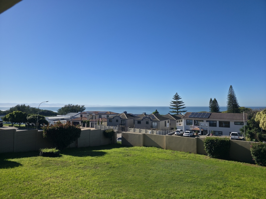 7 Bedroom Property for Sale in Wavecrest Eastern Cape